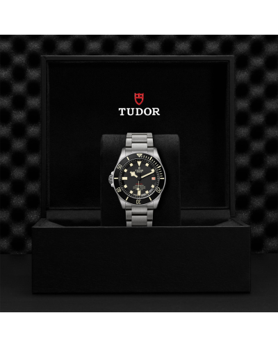 Tudor Pelagos LHD Ceramic matt black disc, Titanium bracelet (horloges)
